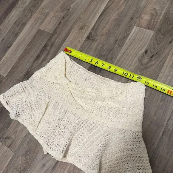 Crochet knit mini ruffled skirt with knot - Picture 3 of 5